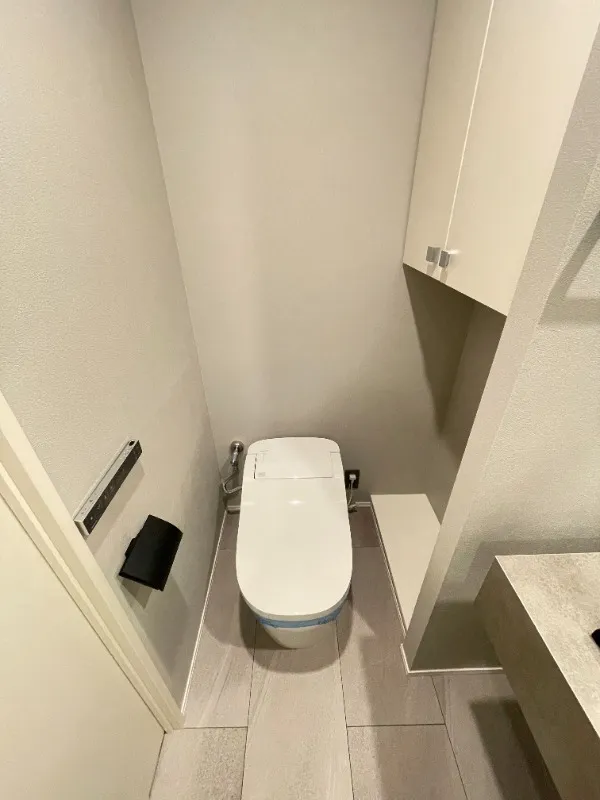 Residia Tsukishima II - Interior - ["Toilet seat", "Toilet", "Flooring"]