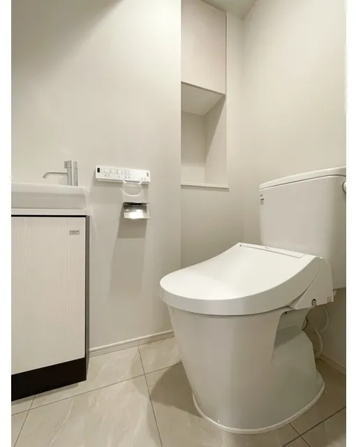 Lefon Progre Hongo 3-Chome - Interior - ["Toilet seat", "Plumbing fixture", "Toilet"]