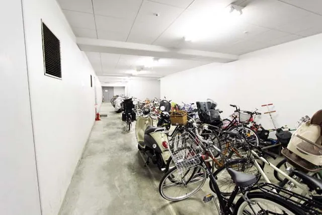 Prime Square City - Interior - ["Bicycle", "Vehicle", "Room"]