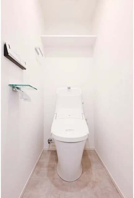 ASTILE Harajuku - Interior - ["Toilet seat", "Toilet", "Bathroom"]