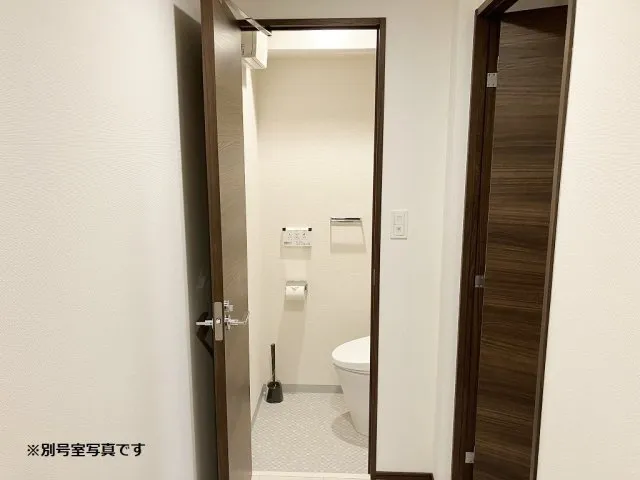 Genovia Asakusa IV Sky Garden - Interior - ["Wall", "Plumbing fixture", "Toilet seat"]