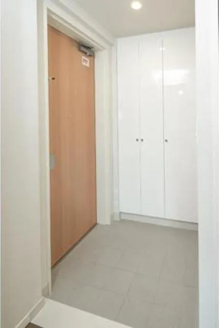 Merukumaru Keio Sasazuka Residence - Interior - ["Door", "Fixture", "Handle"]