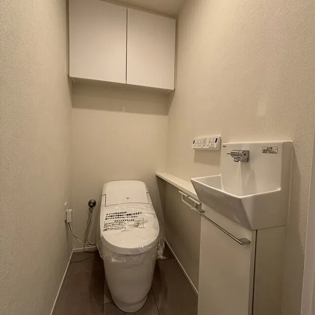 White Tower Hamamatsucho - Interior - ["Flooring", "Plumbing fixture", "Floor"]