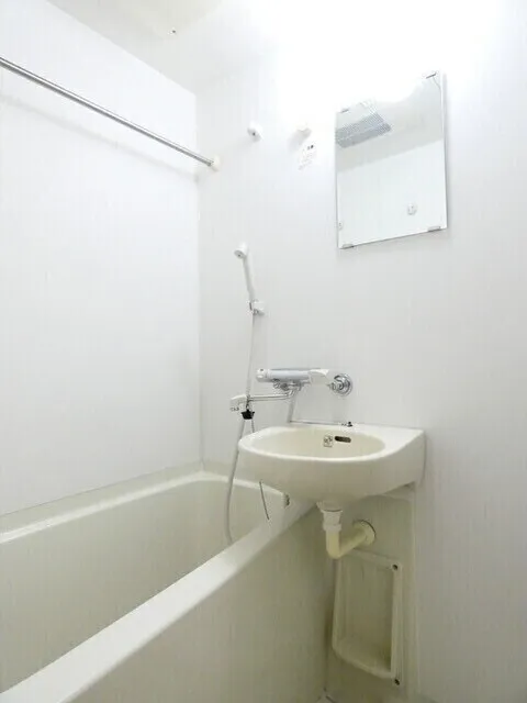 SQUARE Shibuya - Interior - ["Tap", "Plumbing fixture", "Bathroom sink"]