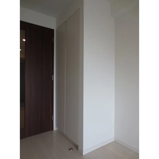 Lacras Hatagaya - Interior - ["Fixture", "Door", "Wood"]