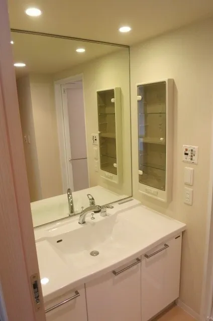 Esty Maison Toyosu Residence - Interior - ["Interior design", "Flooring", "Bathroom"]