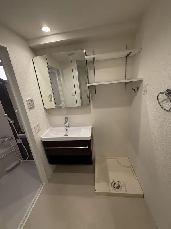 Serenite Fran Honmachi - Interior - ["Flooring", "Plumbing fixture", "Floor"]