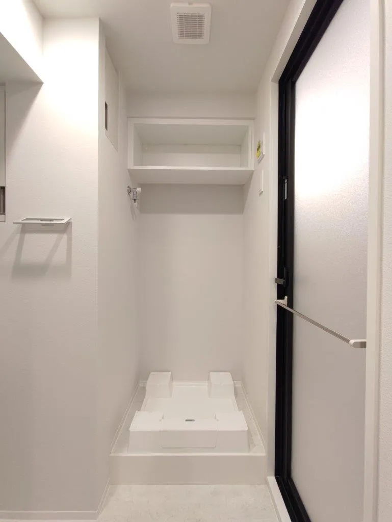 Cross Residence Takadanobaba - Interior - ["Building", "Fixture", "Floor"]