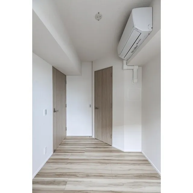 Doue Tsukishima II - Interior - ["Flooring", "Wood", "Floor"]