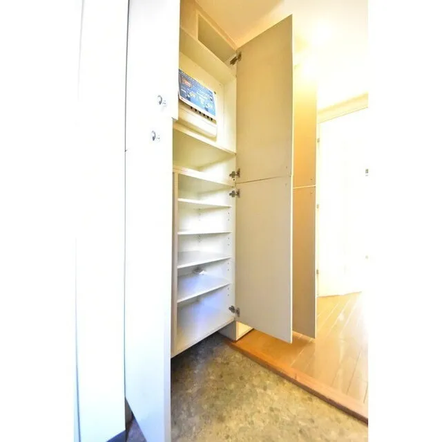 Plaille Hamamatsucho - Interior - ["Building", "Fixture", "Wood"]