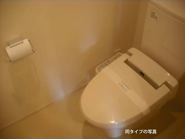 Comforia Shibaura Bauhaus - Interior - ["Plumbing fixture", "Toilet", "Toilet seat"]