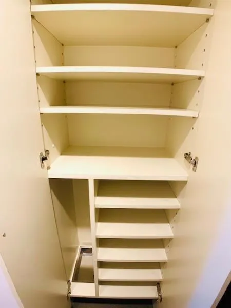 Green Hills Mejiro - Interior - ["Wood", "Flooring", "Shelving"]
