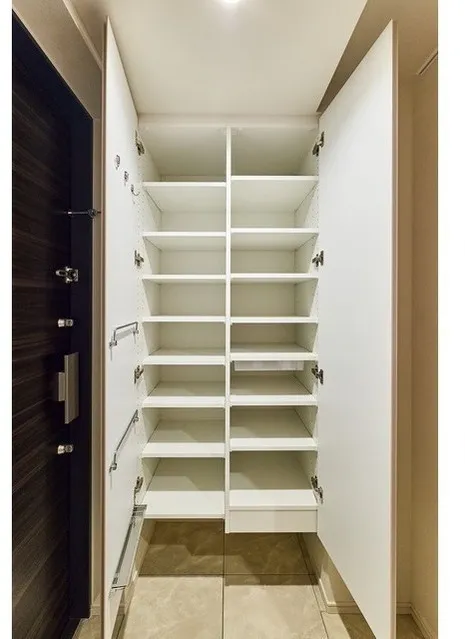 Lefon Progres Akabane Marks - Interior - ["Flooring", "Wood", "Floor"]