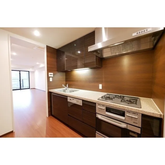 Comforia Shinjuku East Side Tower - Interior - ["Countertop", "Cabinetry", "Furniture"]