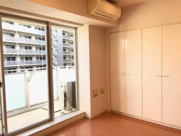 Brillia Ist Sangenjaya Blossom Terrace - Interior - ["Window", "Fixture", "Door"]