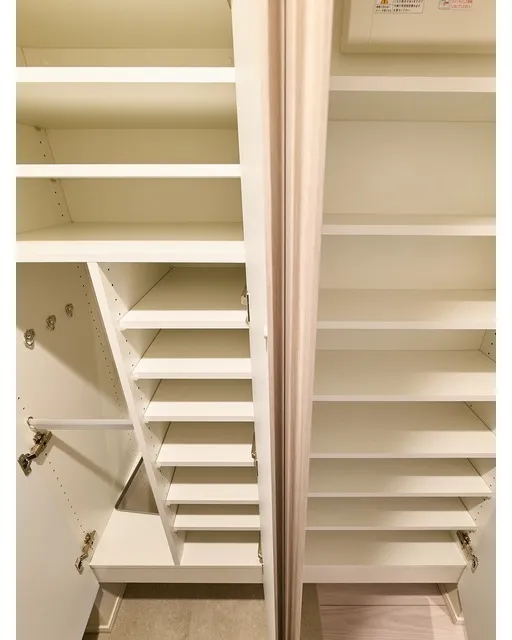 Comforia Liv Nishioshima SOUTH - Interior - ["Wood", "Brown", "Shelving"]
