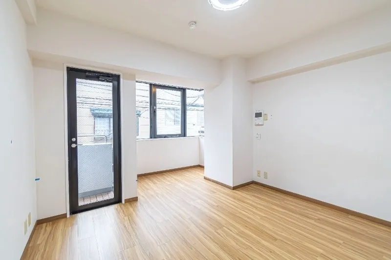 Poseidon Patio - Interior - ["Apartment", "Ceiling", "Daylighting"]