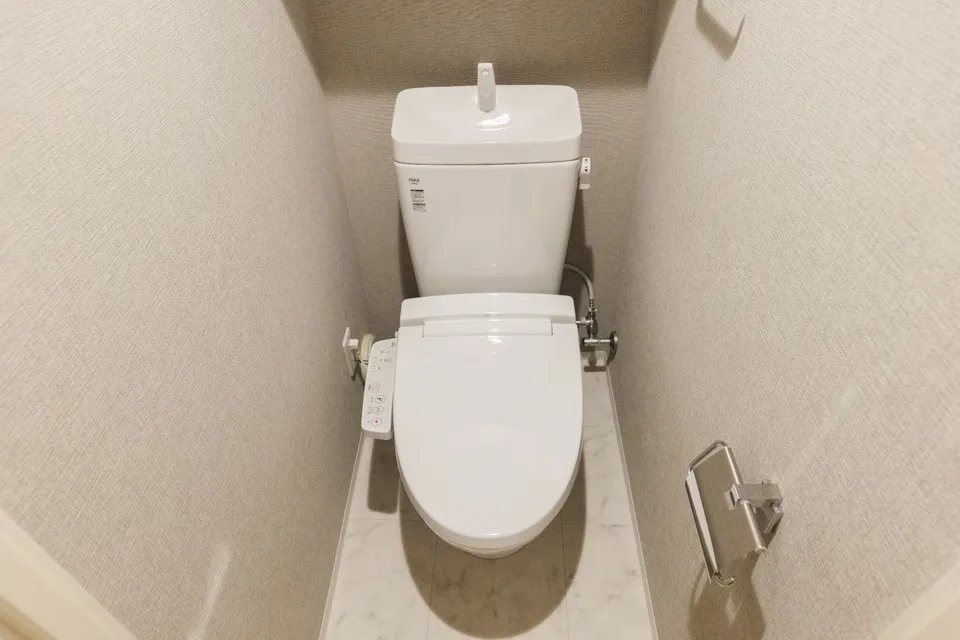 Hmlet Nishi-Shinjuku - Interior - ["Toilet seat", "Toilet", "Plumbing fixture"]