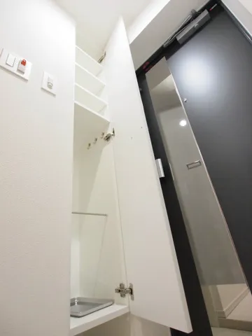 Premium Cube Mishuku - Interior - ["Building", "Fixture", "Interior design"]