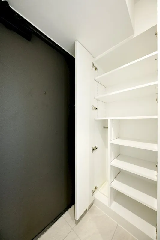 Doue Nishikoyama - Interior - ["Wood", "Flooring", "Interior design"]