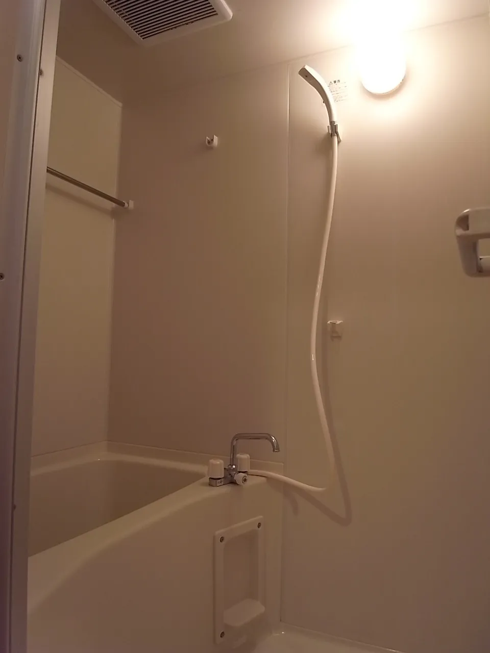 Roppongi Rise House - Interior - ["Plumbing fixture", "Building", "Bathroom"]