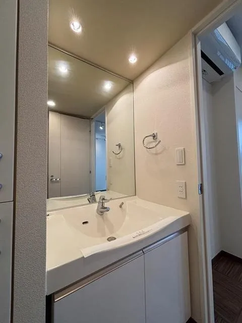 Park Axis Tameike-Sanno - Interior - ["Interior design", "Flooring", "Plumbing fixture"]