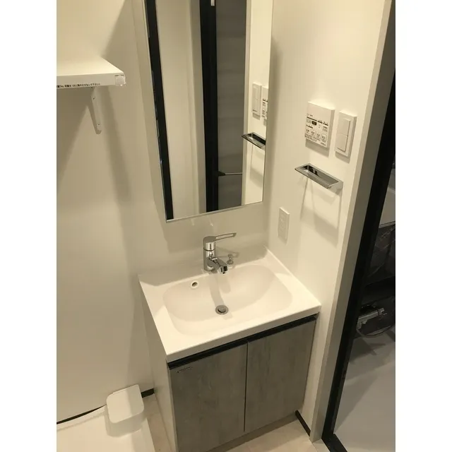 ASUR Kitaeno - Interior - ["Mirror", "Tap", "Sink"]