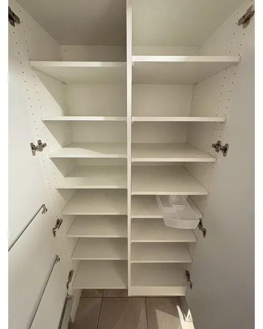 Lefon Progres Akabane Marks - Interior - ["Flooring", "Floor", "Cupboard"]