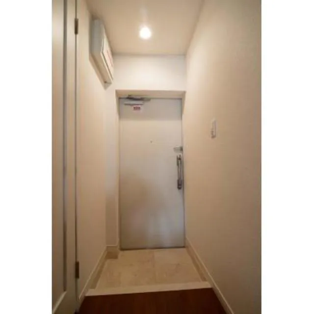 FLATS Ichibancho - Interior - ["Building", "Fixture", "Door"]