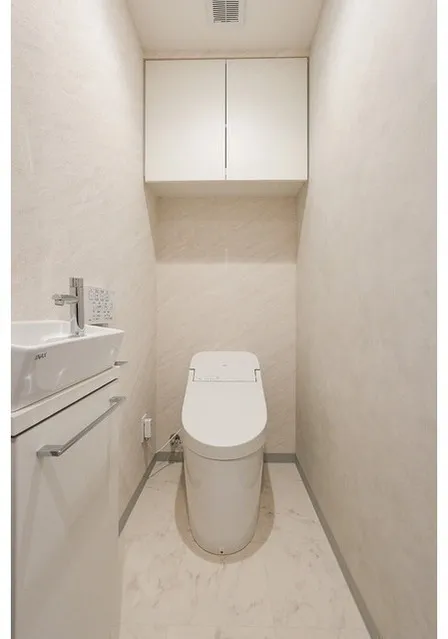 Comforia Liv Bunkyo Gokokuji - Interior - ["Toilet seat", "Flooring", "Plumbing fixture"]