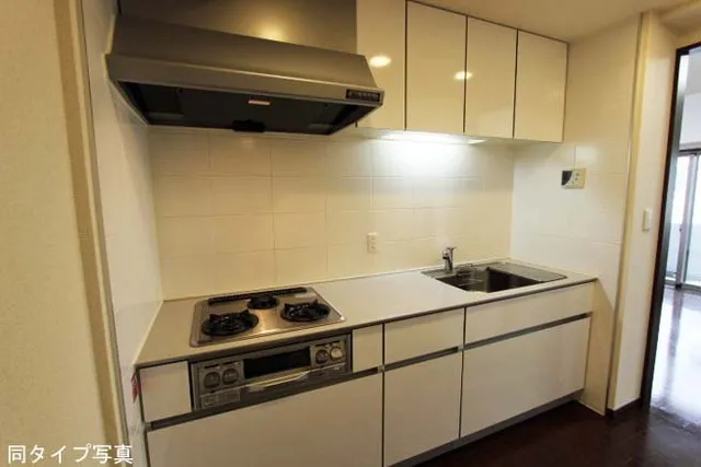 Comforia Tamachi - Interior - ["Cabinetry", "Countertop", "Property"]