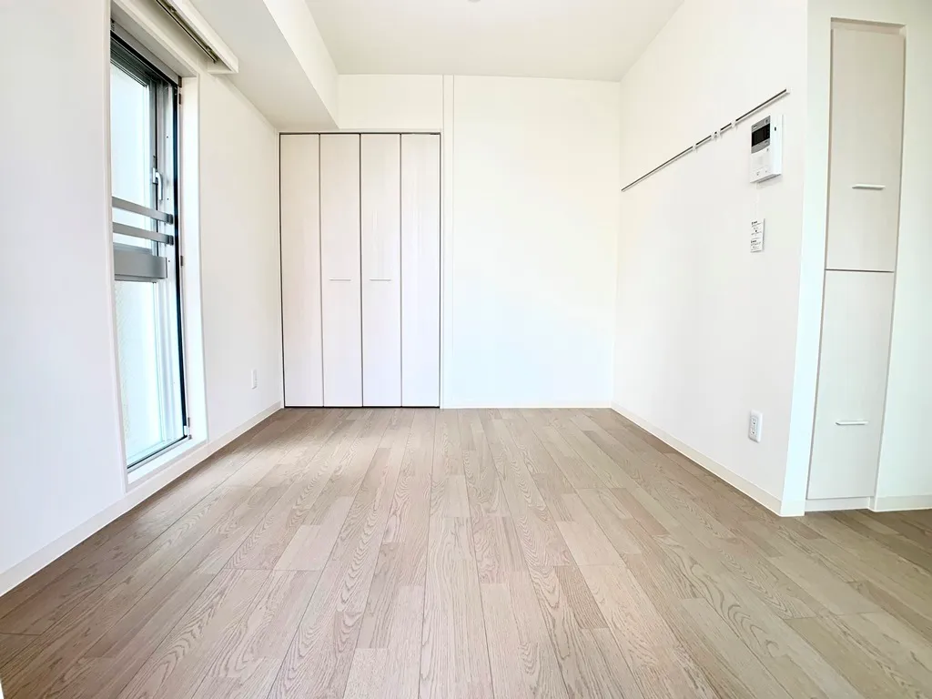 Primal Tsukishima - Interior - ["Fixture", "Building", "Door"]