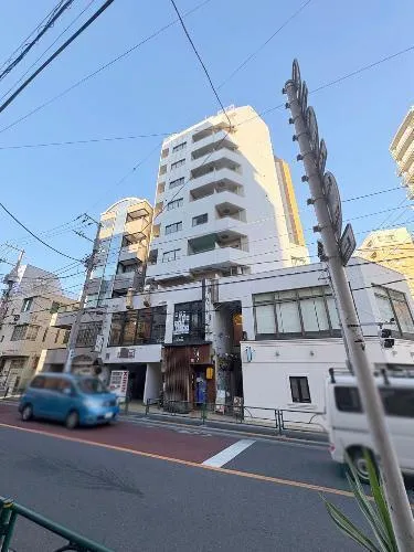 Sendagi Century 21, Room B101