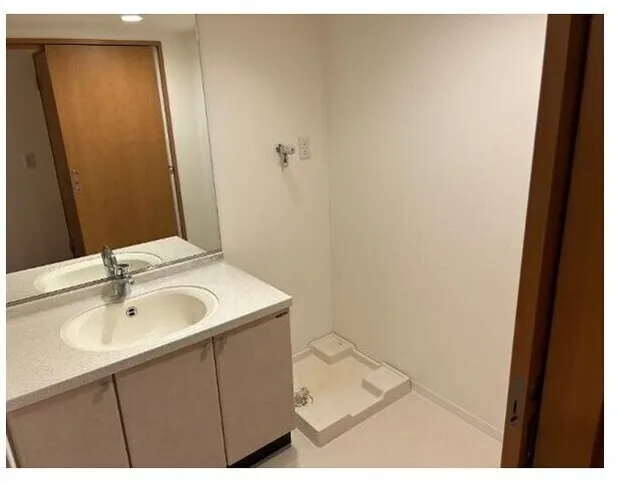 Comforia Ginza East - Interior - ["Flooring", "Floor", "Plumbing fixture"]
