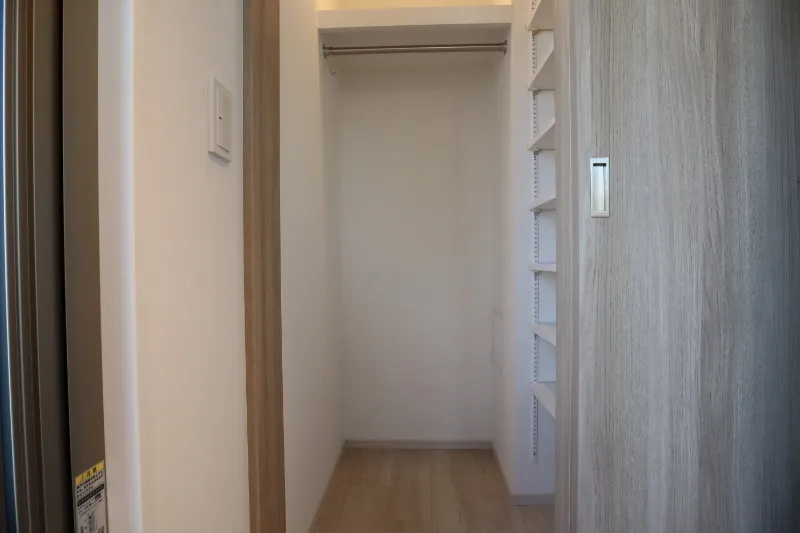 Ipse Hatsudai - Interior - ["Wall", "Flooring", "Wood"]
