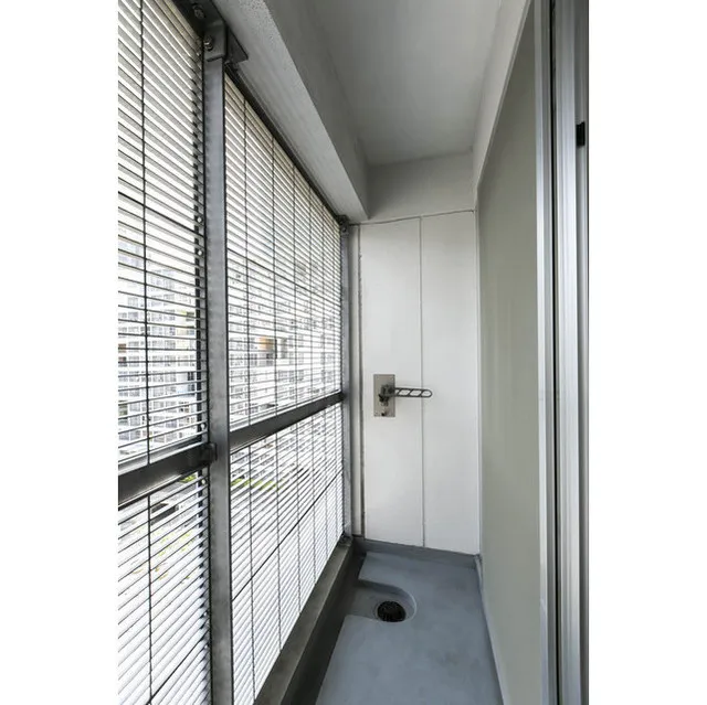 Shinonome Canal Court CODAN Building No.12 - Interior - ["Window", "Fixture", "Window blind"]