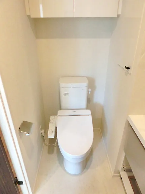 Park Axis Ichigaya Kagacho - Interior - ["Toilet", "Toilet seat", "Bathroom"]