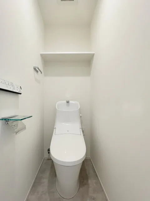 ASTILE Harajuku - Interior - ["Toilet seat", "Plumbing fixture", "Toilet"]