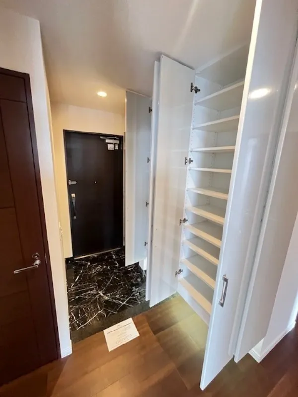 West Park Tower Ikebukuro - Interior - ["Flooring", "Wood", "Floor"]