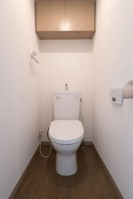 A-PLACE Tamachi East - Interior - ["Toilet seat", "Toilet", "Plumbing fixture"]
