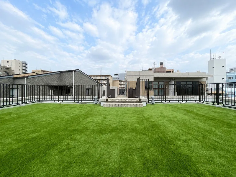LUMIEC un Sasazuka - Interior - ["Composite material", "Courtyard", "Concrete"]