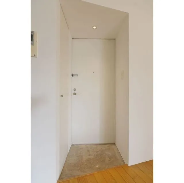 Treform - Interior - ["Fixture", "Door", "Wood"]
