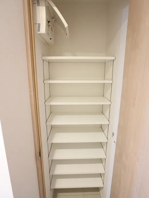 Le Fragrande Oshiage - Interior - ["Wood", "Flooring", "Shelving"]