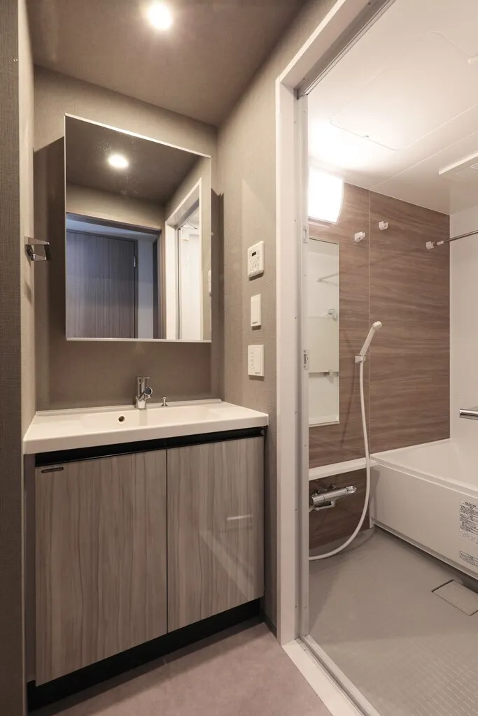 Cross Residence Kamata II - Interior - ["Tap", "Plumbing fixture", "Sink"]