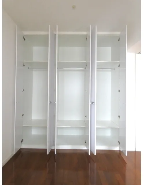 LaSante Gotanda - Interior - ["Wood", "Flooring", "Door"]