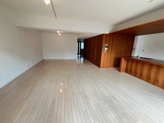 Residia Kita Shinjuku - Interior - ["Wood", "Fixture", "Floor"]