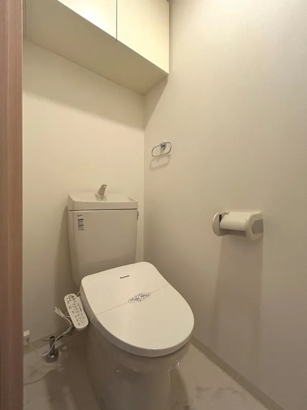 NST BuildingⅢ - Interior - ["Toilet seat", "Plumbing fixture", "Toilet"]