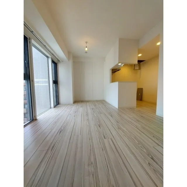 Traverse Monzennakacho - Interior - ["Building", "Wood", "Interior design"]