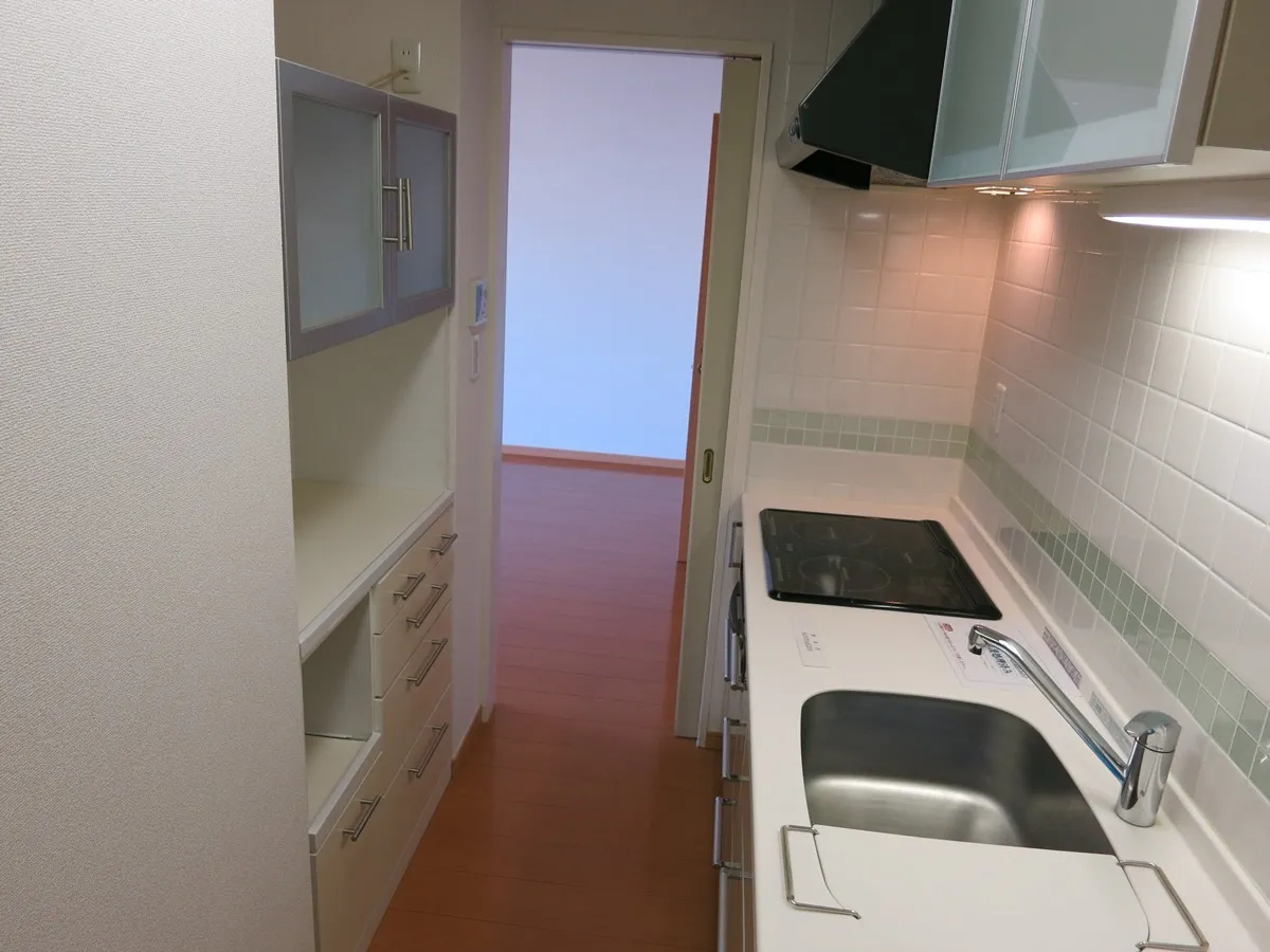 Pacific Court Meguro Minami - Interior - ["Building", "Cabinetry", "Fixture"]