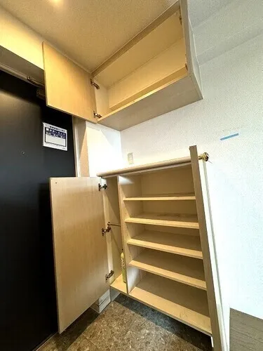 Lions Mansion Mejiro - Interior - ["Wood", "Flooring", "Interior design"]
